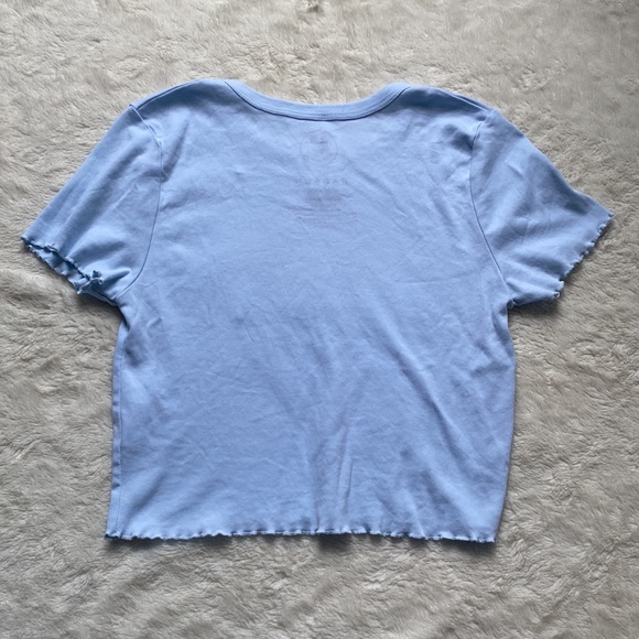 NWT PacSun cropped tee with scalloped trim. Size M. - Picture 4 of 9
